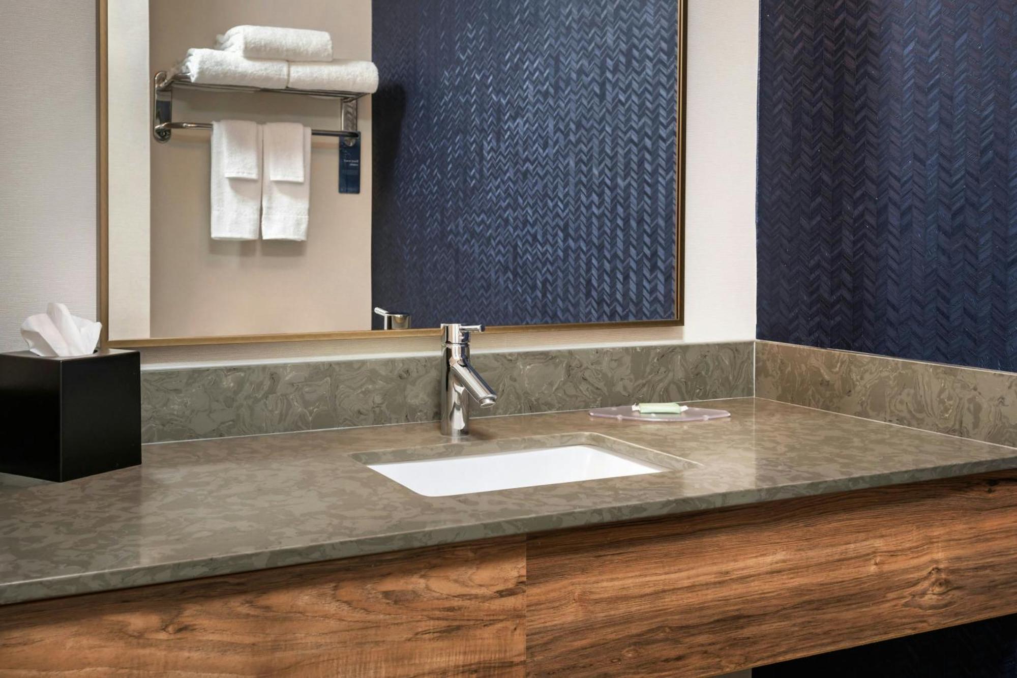 Fairfield Inn & Suites Woodbridge Avenel Ngoại thất bức ảnh
