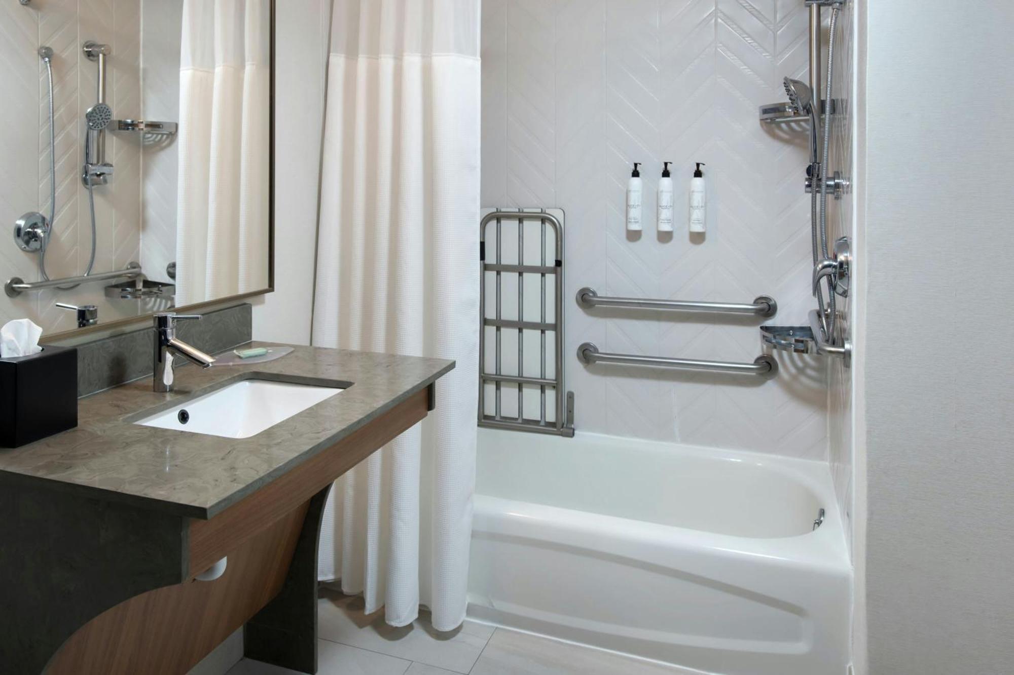 Fairfield Inn & Suites Woodbridge Avenel Ngoại thất bức ảnh